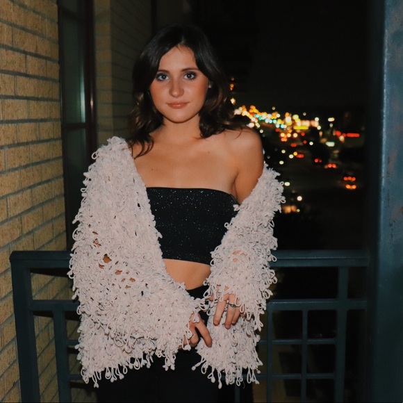 Meet your Posher, Leelee - Picture 2 of 2